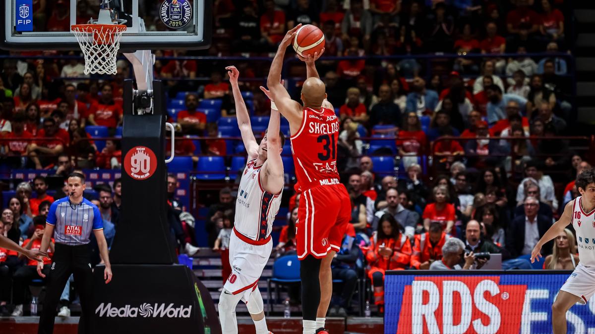 Playoff scudetto, Milano fa sua gara-1 dei quarti contro Reggio Emilia: Shields 19 punti