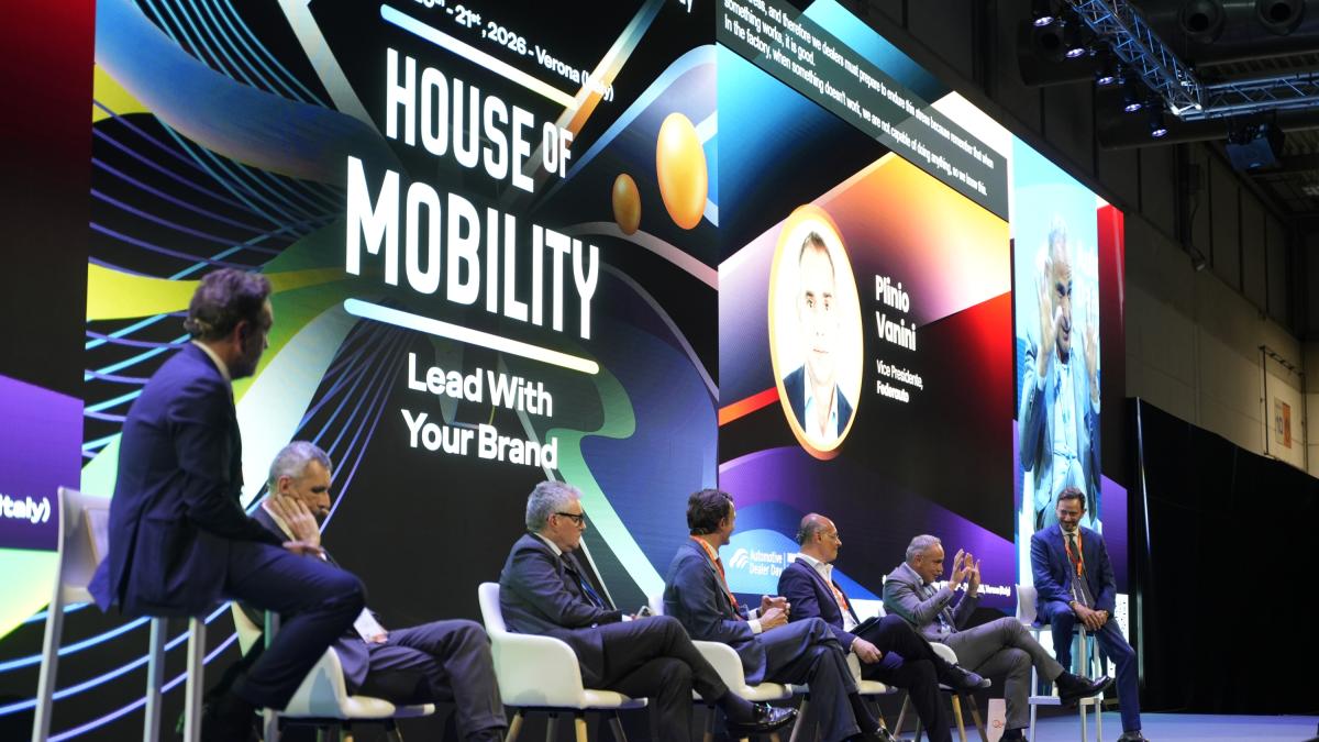 auto tra crisi e prospettive il confronto al dealer day da Gazzetta.it auto tra crisi e prospettive il confronto al dealer day