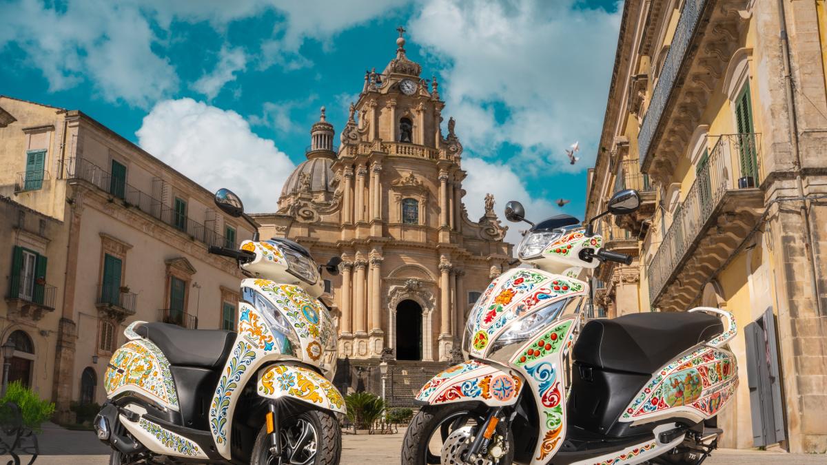 Tvs Jupiter 125, l’arte dei carretti siciliana arriva sugli scooter