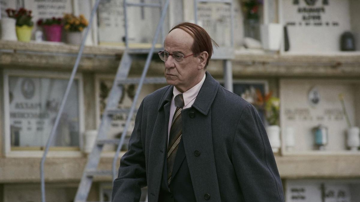 Iddu - L'ultimo padrino, il film con Toni Servillo e Elio Germano stasera su Rai 3