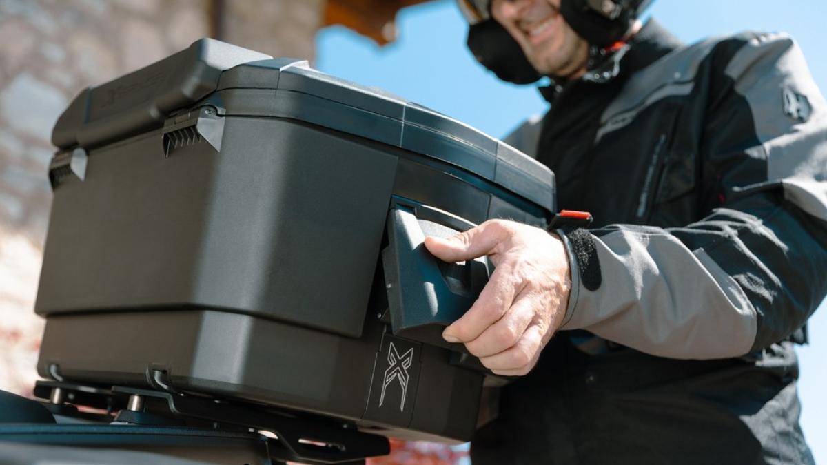 Givi XSpace, la valigia moto che si allarga quando il viaggi