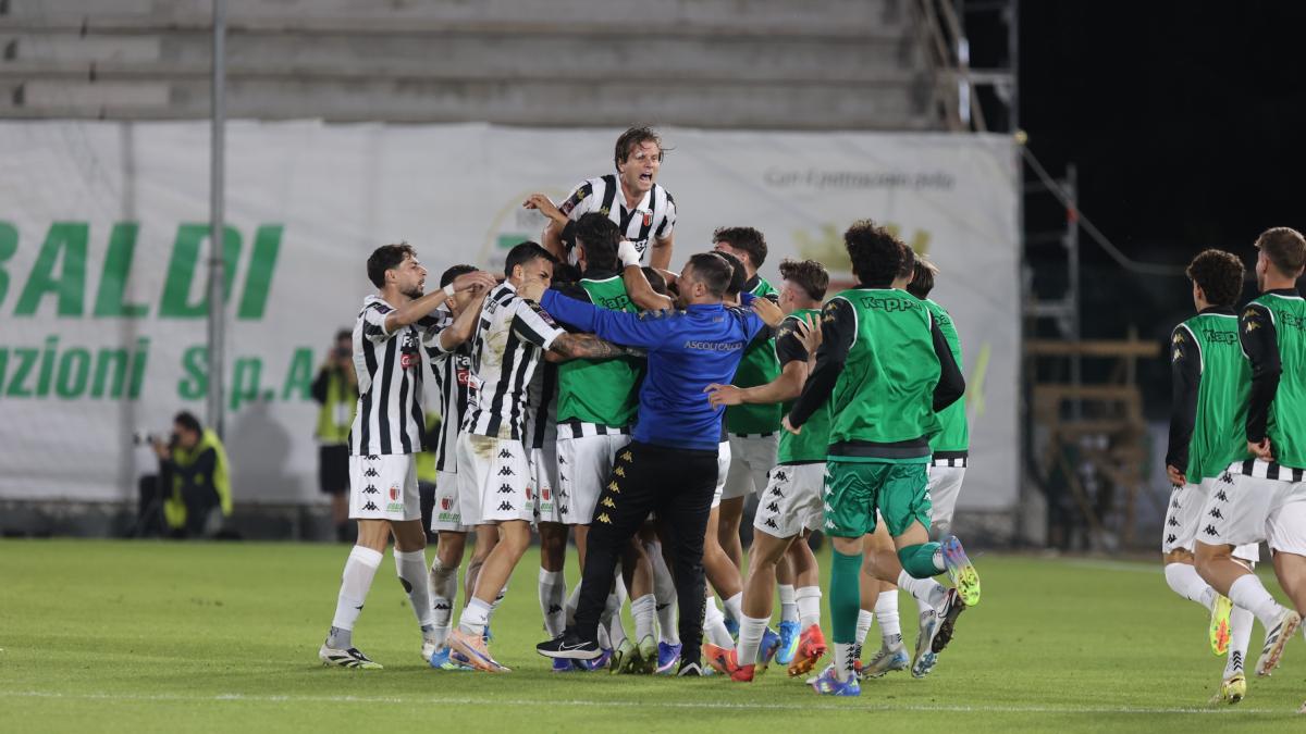 Playoff di Serie C, l'Ascoli ne fa 4 al Catania: finale a un passo. Salernitana-Brescia 1-1 nel recupero
