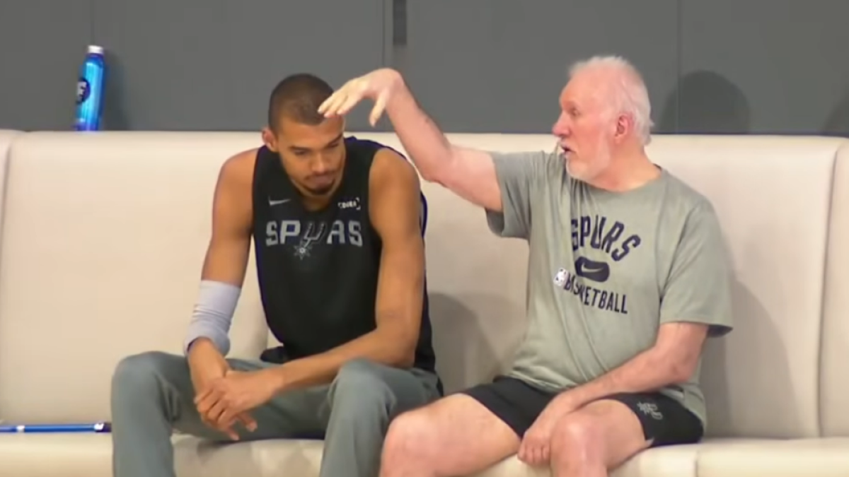 "Non è così che giochiamo". Il mago Popovich entra in spogliatoio dopo gara 3 e riaccende gli Spurs