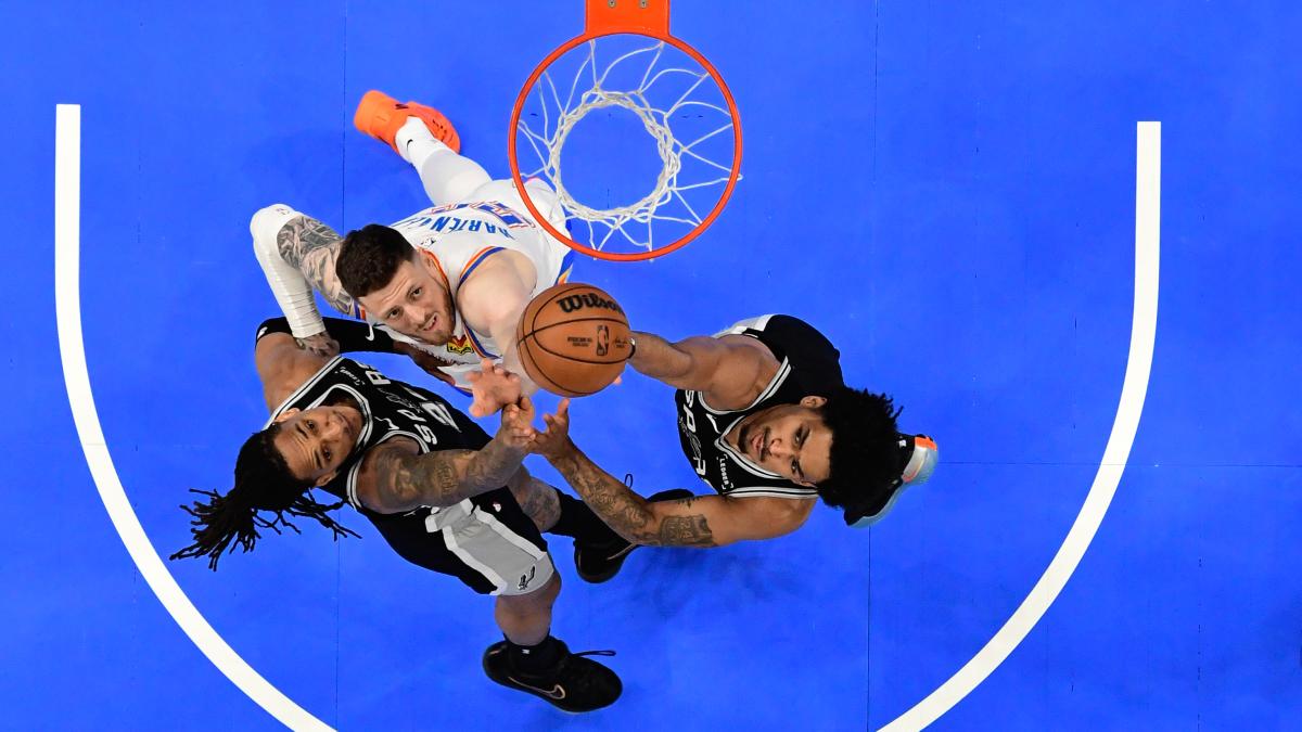 caruso e hartenstein trascinano i thunder gli spurs cadono in casa e vanno sotto 2 3 nella serie da Gazzetta.it caruso e hartenstein trascinano i thunder gli spurs cadono in casa e vanno sotto 2 3 nella serie