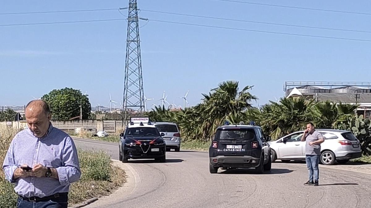 Fuggono in auto a posto di blocco, muore 17enne
