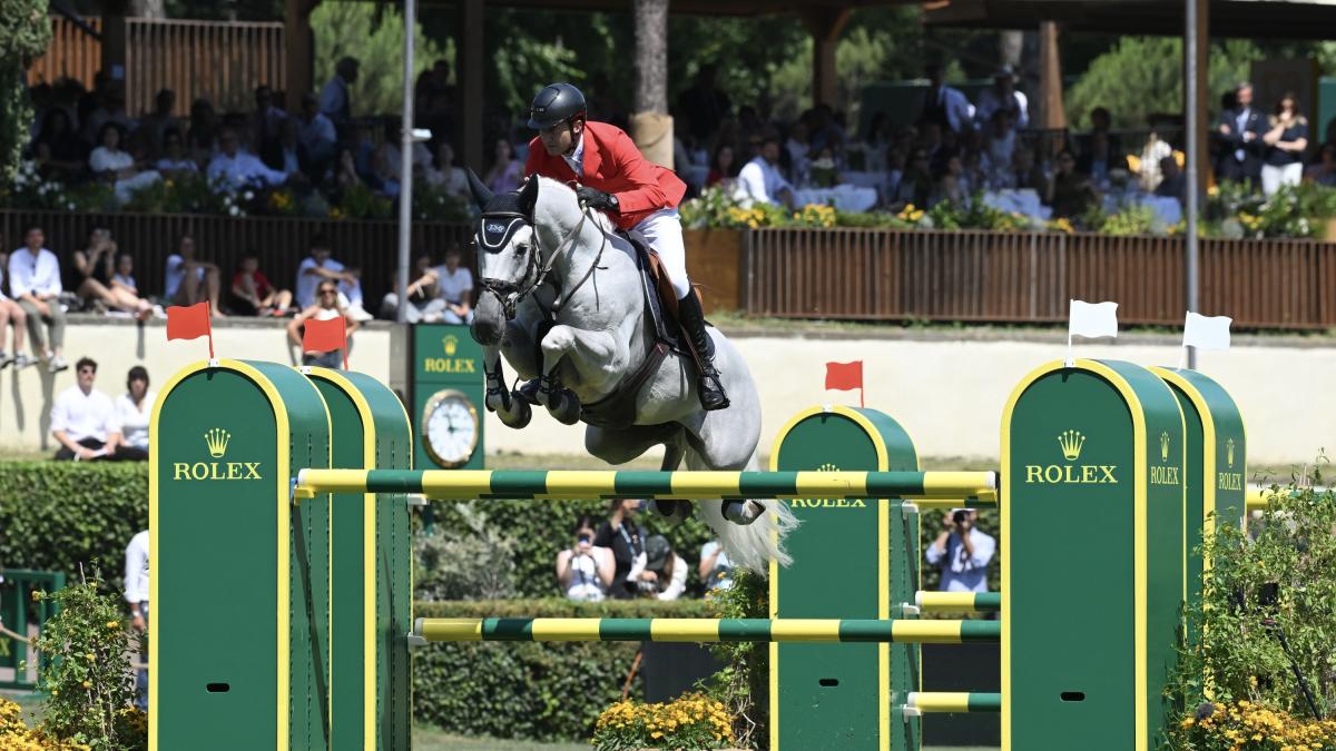 Trionfo azzurro a Piazza di Siena: Piergiorgio Bucci vince il Gran Premio Roma!