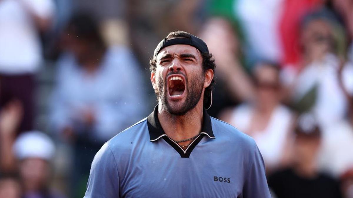 Berrettini non spreca l'occasione: batte Cerundolo, vendica Sinner e vola ai quarti del Roland Garros