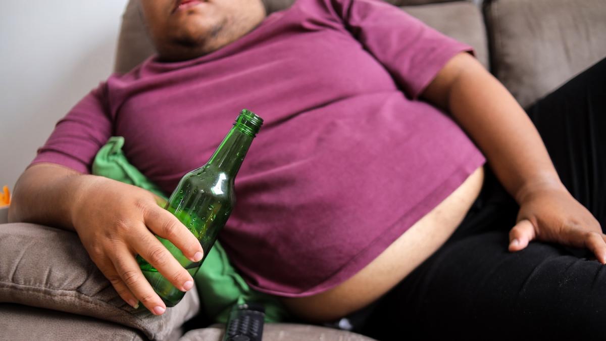 Tumore al fegato: la "pancia da birra" è uno dei f