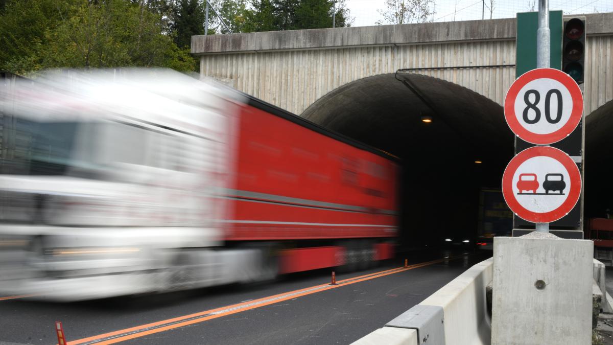 Tir contromano sulla A26: il conducente ubriaco, sfiorata la
