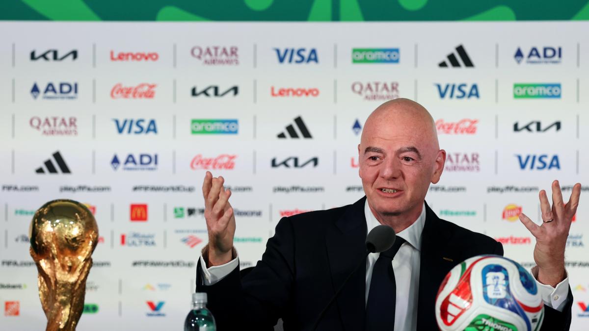 Infantino: "Felice per l'Iran, li avrei portati qui in bus. L'arbitro somalo? La Fifa non controlla tutto..."