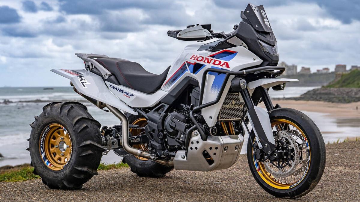 honda transalp a tre ruote e hornet stile rc30 le follie di wheels and waves 2026 da Gazzetta.it honda transalp a tre ruote e hornet stile rc30 le follie di wheels and waves 2026