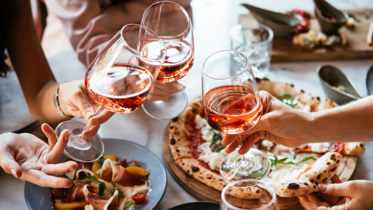 Perché l'aperitivo fa venir voglia di salato e non di dolce?