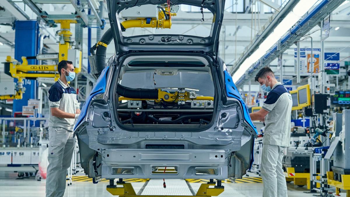 stellantis volkswagen e renault chiedono incentivi alla ue per tornare a produrre in europa da Gazzetta.it stellantis volkswagen e renault chiedono incentivi alla ue per tornare a produrre in europa