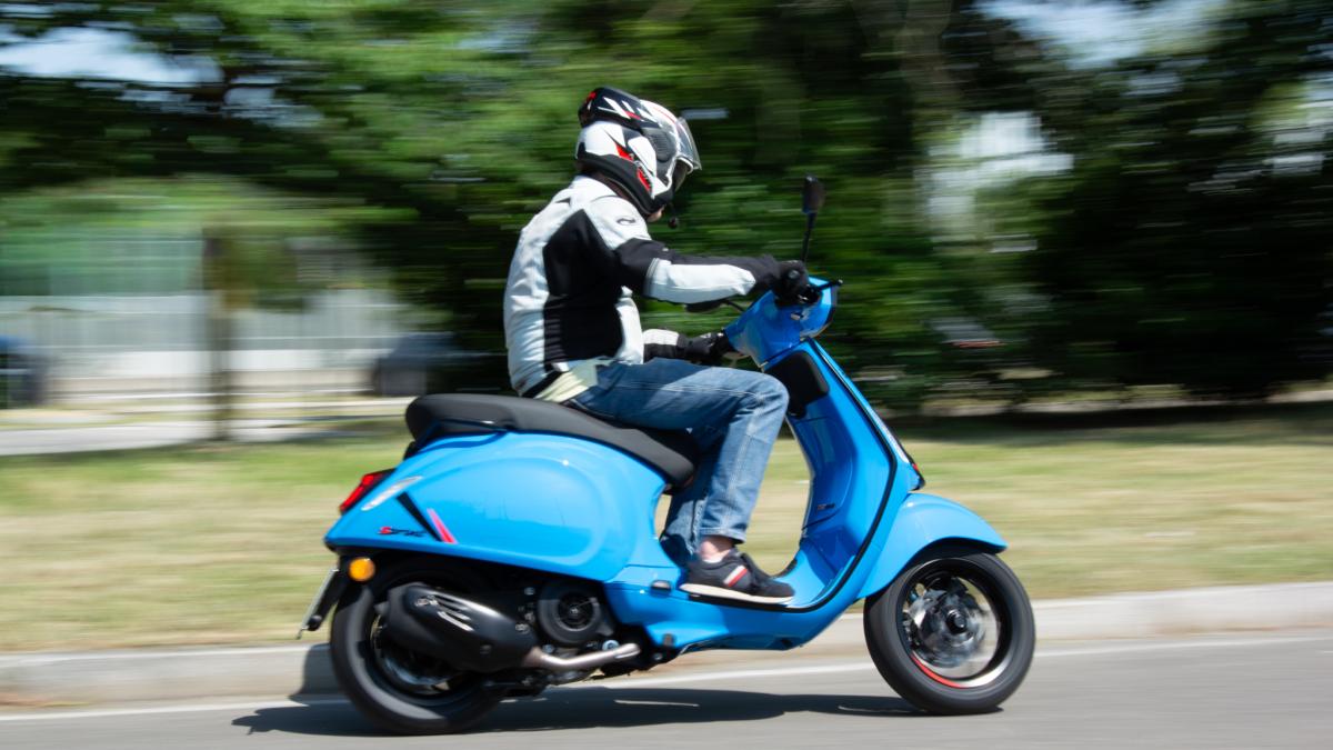Vespa Sprint S 125, come va. Pieno di stile, consumi molto bassi