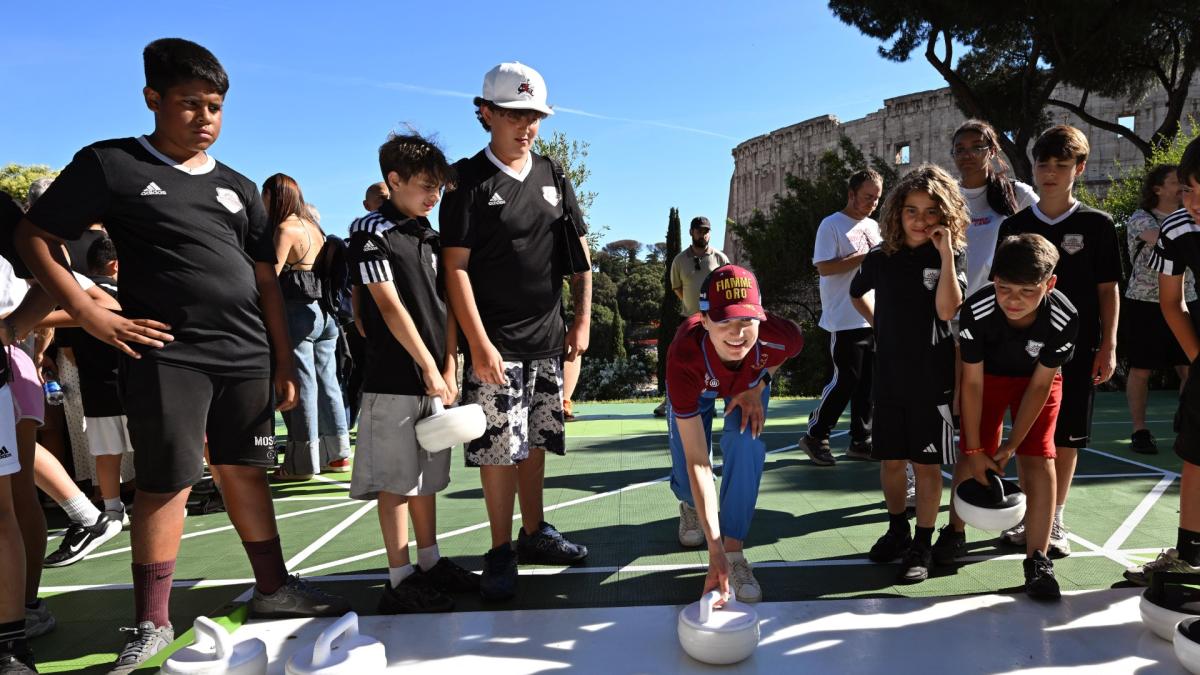 l olimpionica constantini tiene a battesimo il curling a roma un vero incanto da Gazzetta.it l olimpionica constantini tiene a battesimo il curling a roma un vero incanto