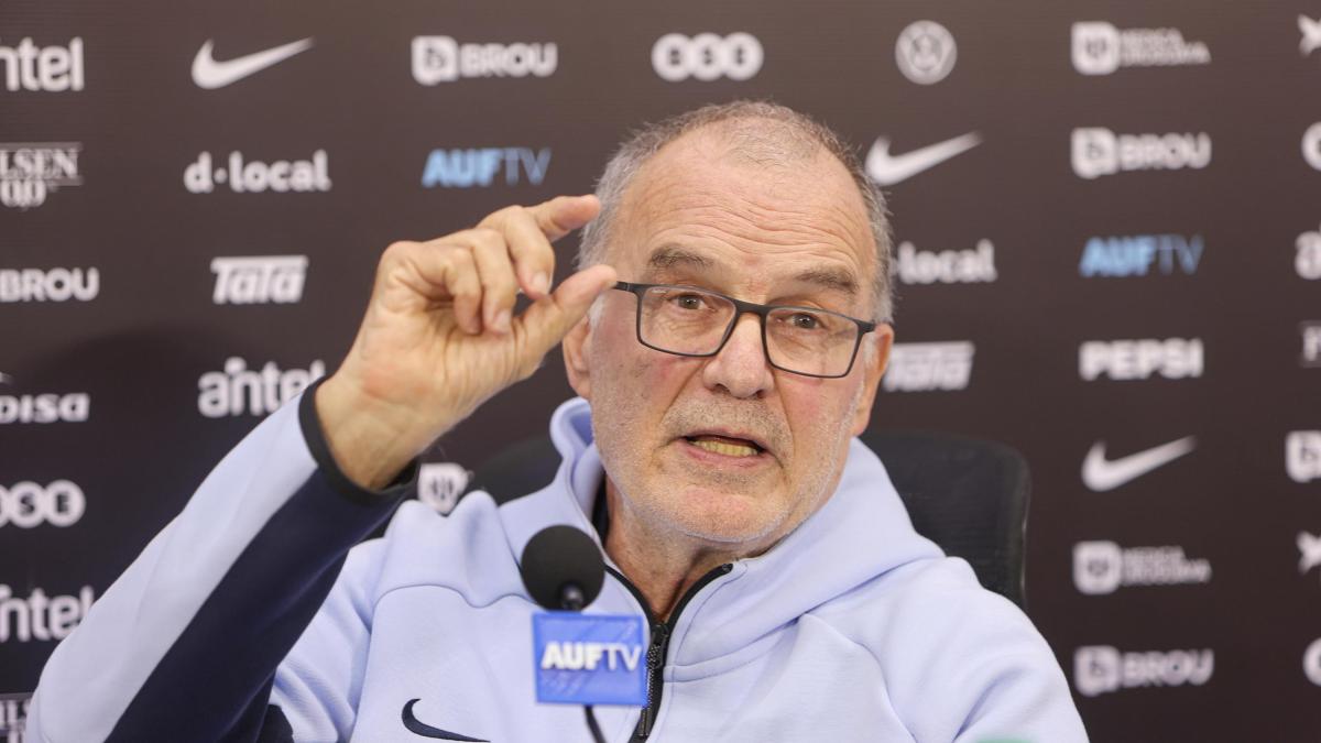 bielsa senza fine via al terzo mondiale del loco cos236 lancia l uruguay contro l arabia da Gazzetta.it bielsa senza fine via al terzo mondiale del loco cos236 lancia l uruguay contro l arabia