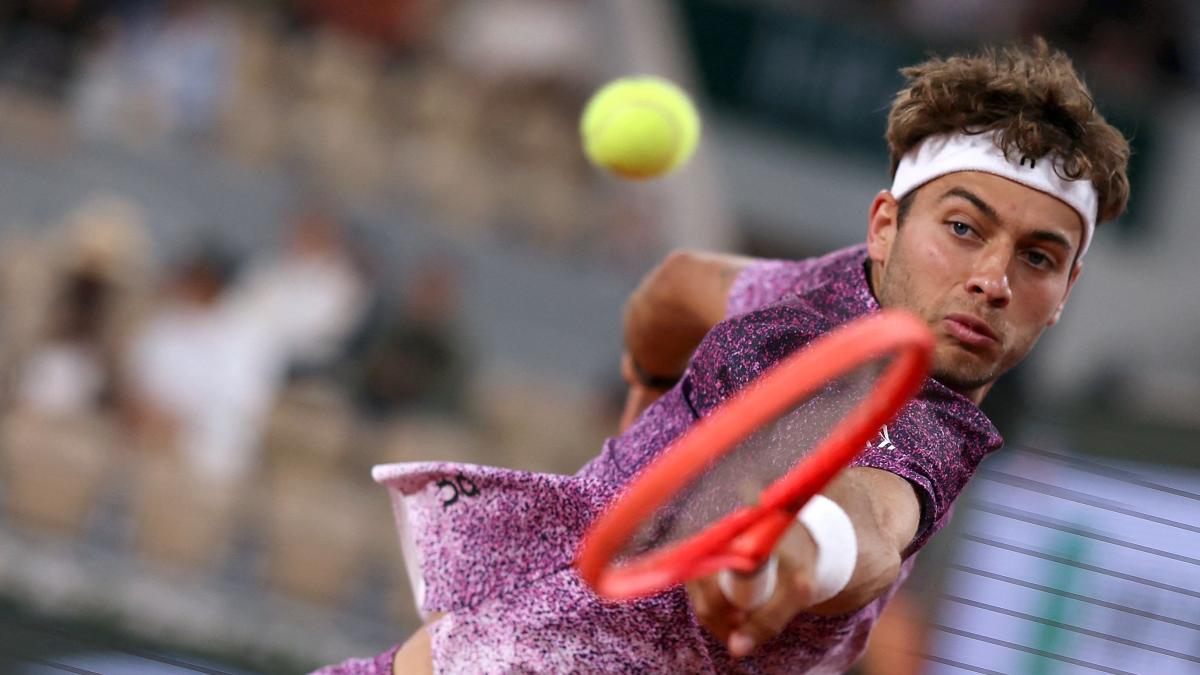Erba amara per Cobolli: ad Halle va fuori al primo turno, sconfitto da Tiafoe in due set