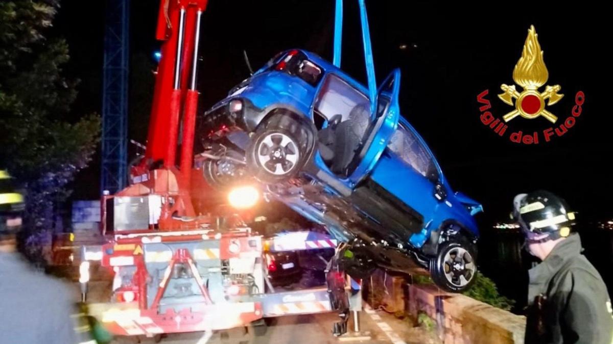 Auto finisce nel lago di Como: un morto, una donna si salva a nuoto