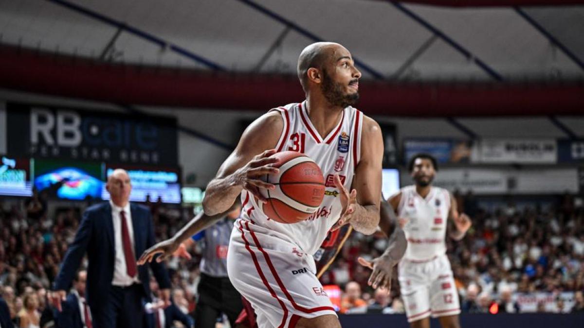 da poeta alla difesa i 5 perch233 dietro il 32176 scudetto dell8217olimpia da Gazzetta.it da poeta alla difesa i 5 perch233 dietro il 32176 scudetto dell8217olimpia