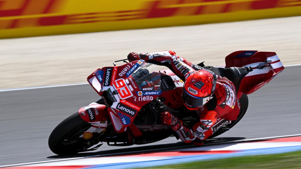 Brno libere 1, scatta Marc Marquez (ma con caduta). Bezzecchi staccato a 9 decimi