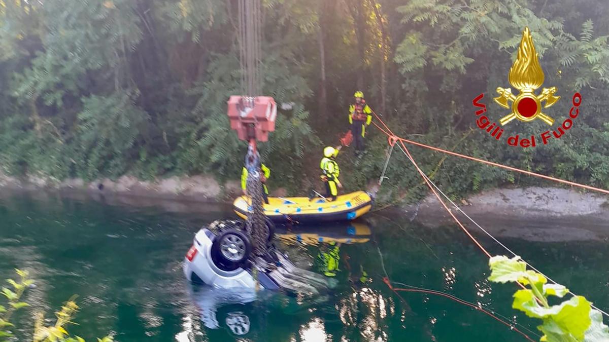 auto precipita nel canale morti tre giovani nel milanese da Gazzetta.it auto precipita nel canale morti tre giovani nel milanese