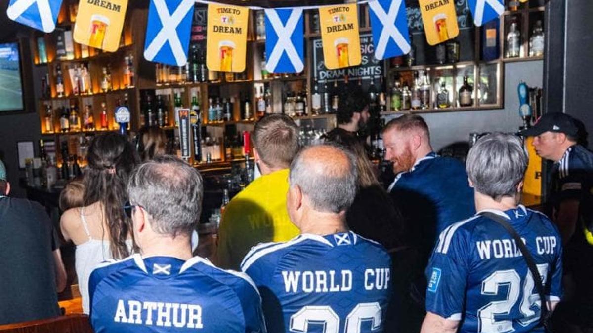 Boston, i pub chiudono in anticipo? Scozzesi e inglesi si sono scolati tutte le birre...