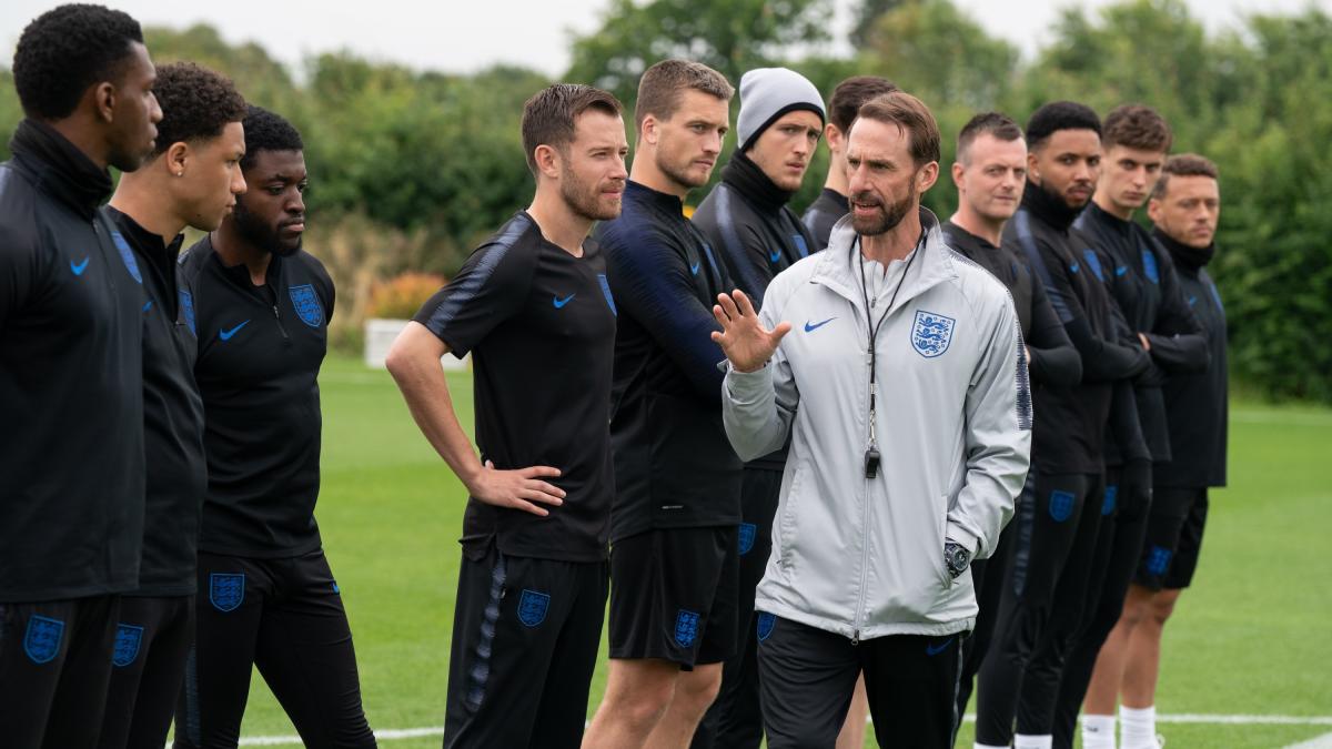 Dear England, la miniserie sulla rinascita della nazionale inglese con Joseph Fiennes