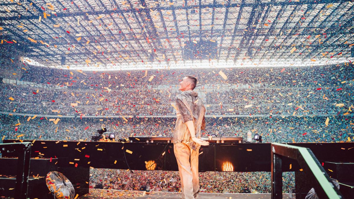 Gabry Ponte, San Siro diventa una discoteca a cielo aperto: lo show intergenerazionale