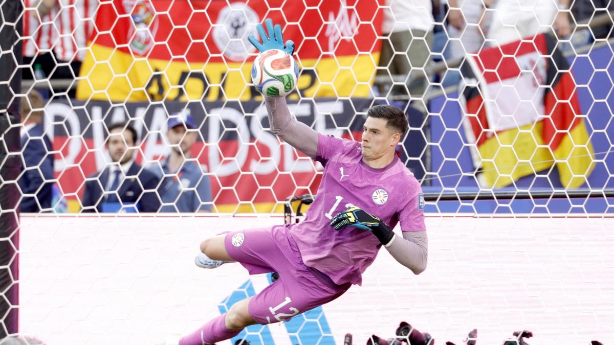 Dai sacrifici per il figlio malato ad eroe Mondiale: chi è Gill, il pararigori che ha zittito la Germania e Chilavert