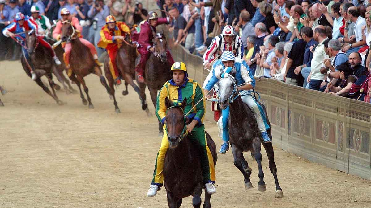 palio di siena rinviato a domani per maltempo da Gazzetta.it palio di siena rinviato a domani per maltempo