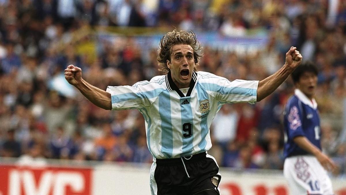 Batistuta: "Non mi divertivo in campo, non sono nato Maradona... Oggi ho caviglie di titanio e allevo mucche"