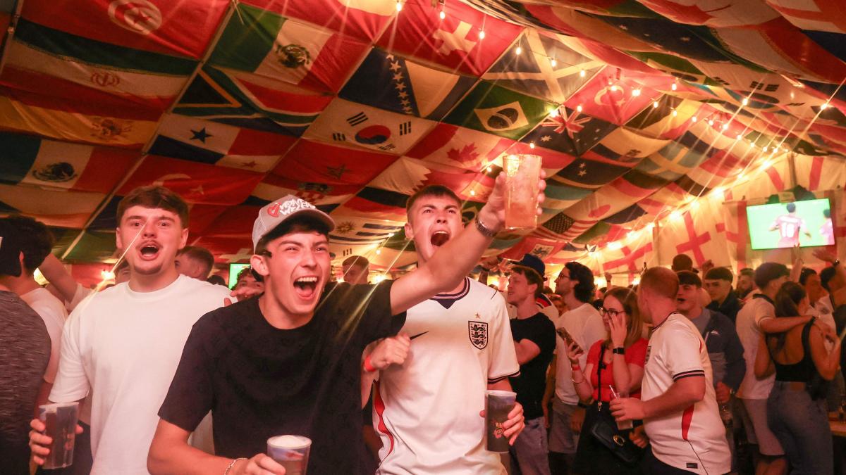 L'Inghilterra fa tardi per il Mondiale: pub aperti fino alle 5 per la sfida col Messico