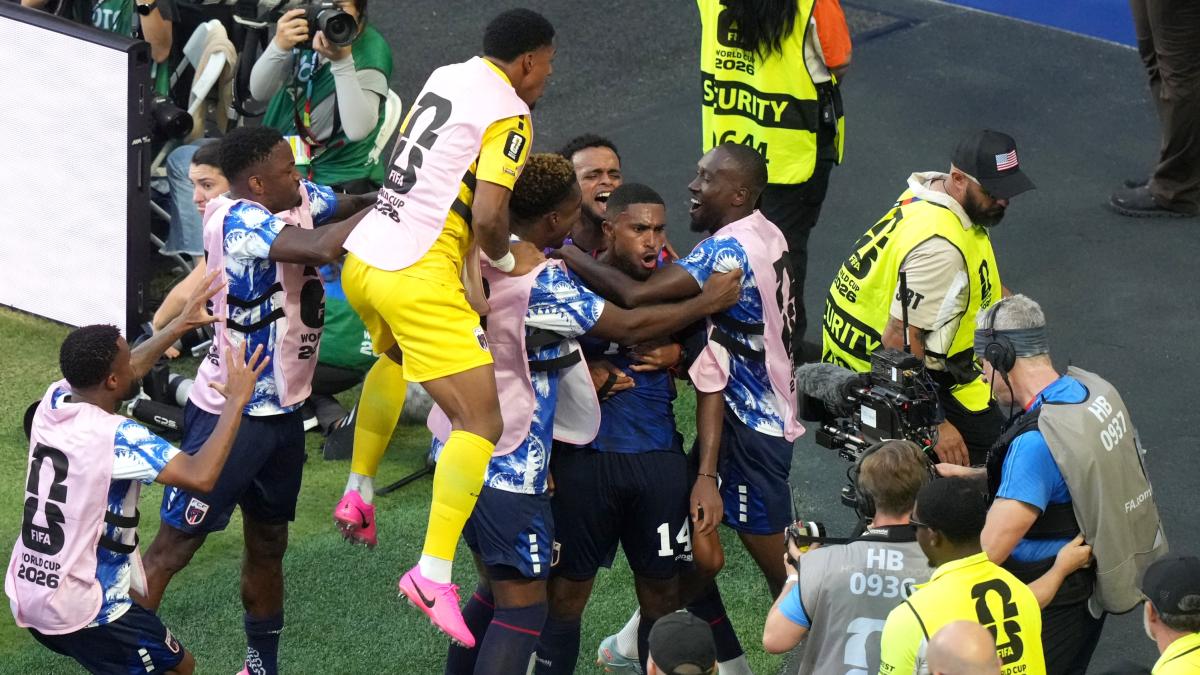 Argentina and Cape Verde 1-1 at 90' and head to extra time