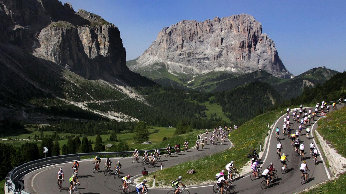 Maratona delle Dolomiti, torna la Granfondo regina: tre percorsi per 8000 cuori