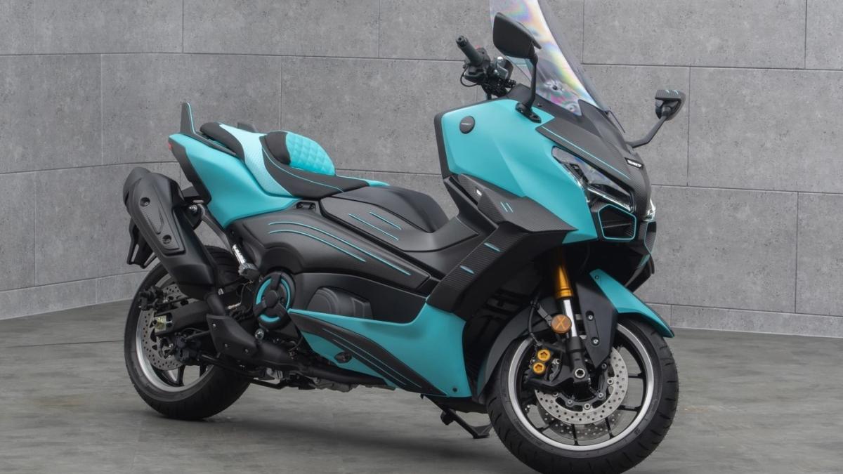 il tmax secondo mansory carbonio e azzurrino per il maxi scooter yamaha da Gazzetta.it il tmax secondo mansory carbonio e azzurrino per il maxi scooter yamaha