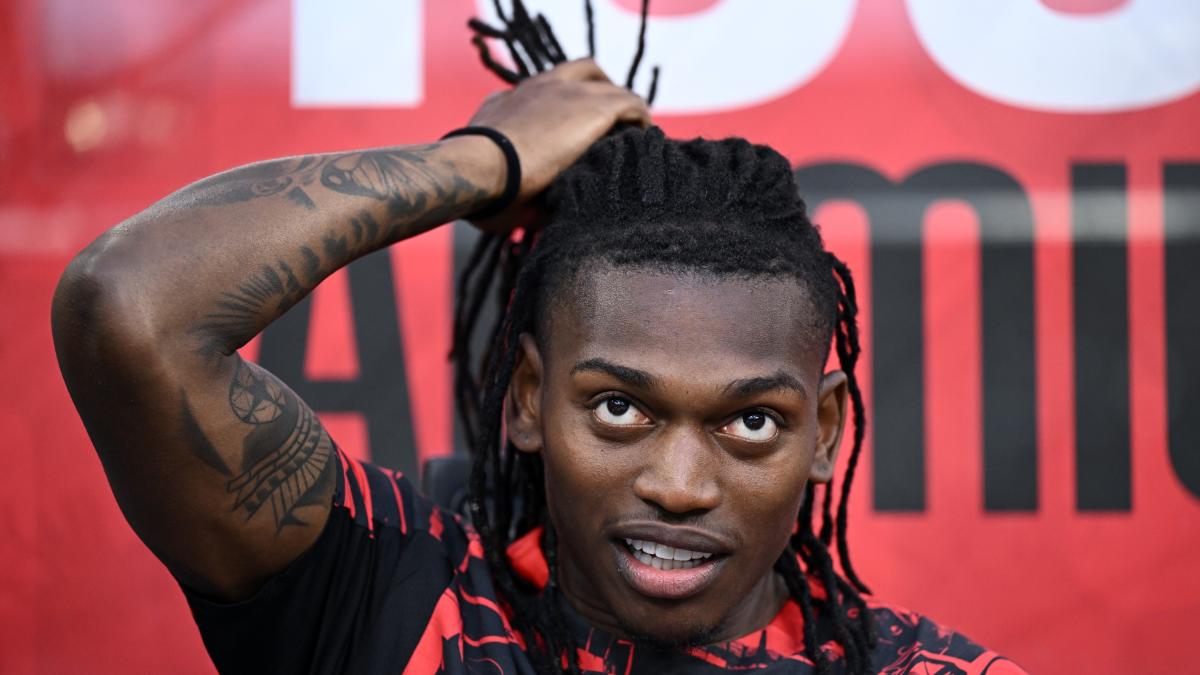 la strana estate di leao ha chiesto di andare via ma non lo vuole nessuno se parte il milan va su karetsas da Gazzetta.it la strana estate di leao ha chiesto di andare via ma non lo vuole nessuno se parte il milan va su karetsas