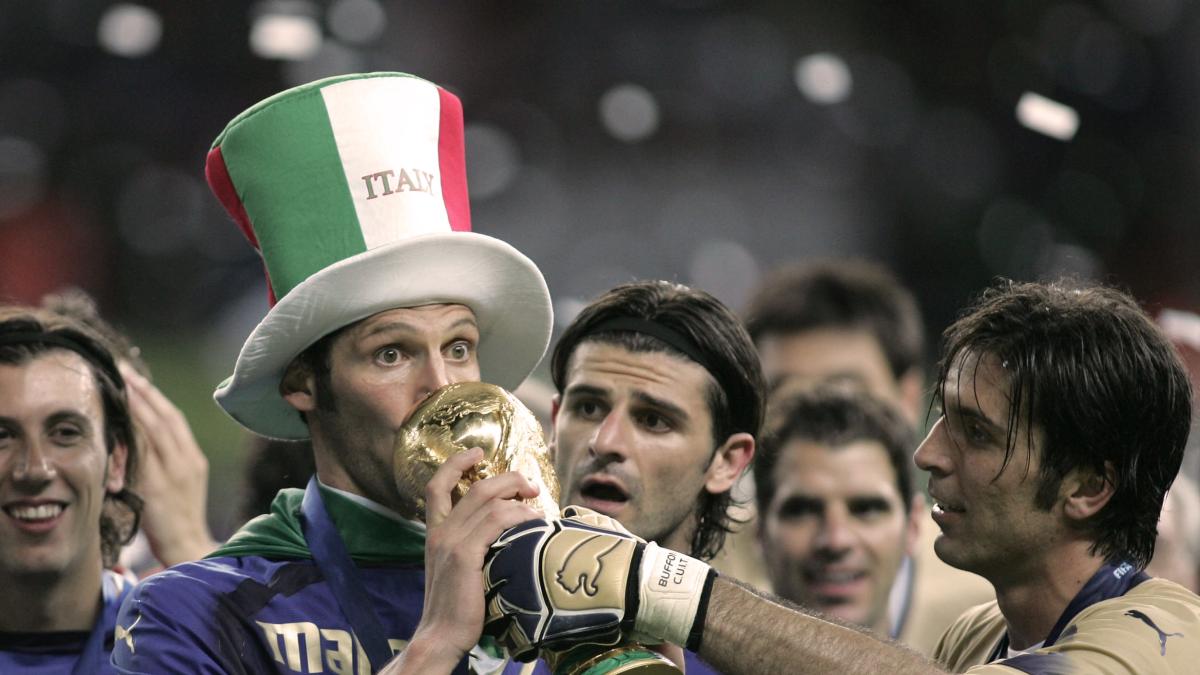 Materazzi e il Mondiale 2006: "Qualcuno diceva 'andiamo tutti in galera ma prima vinciamo'. Zidane e il Var..."