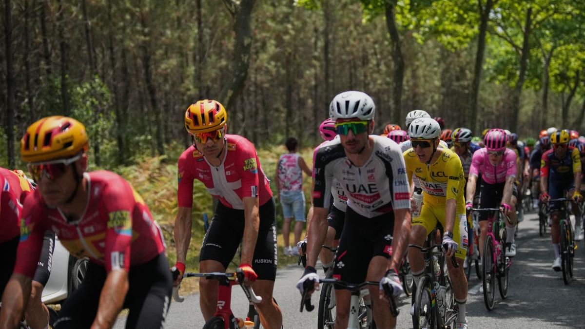 live tour del france alle 1345 il via alla nona tappa caldo atroce e 43 gradi sul massiccio centrale da Gazzetta.it live tour del france alle 1345 il via alla nona tappa caldo atroce e 43 gradi sul massiccio centrale