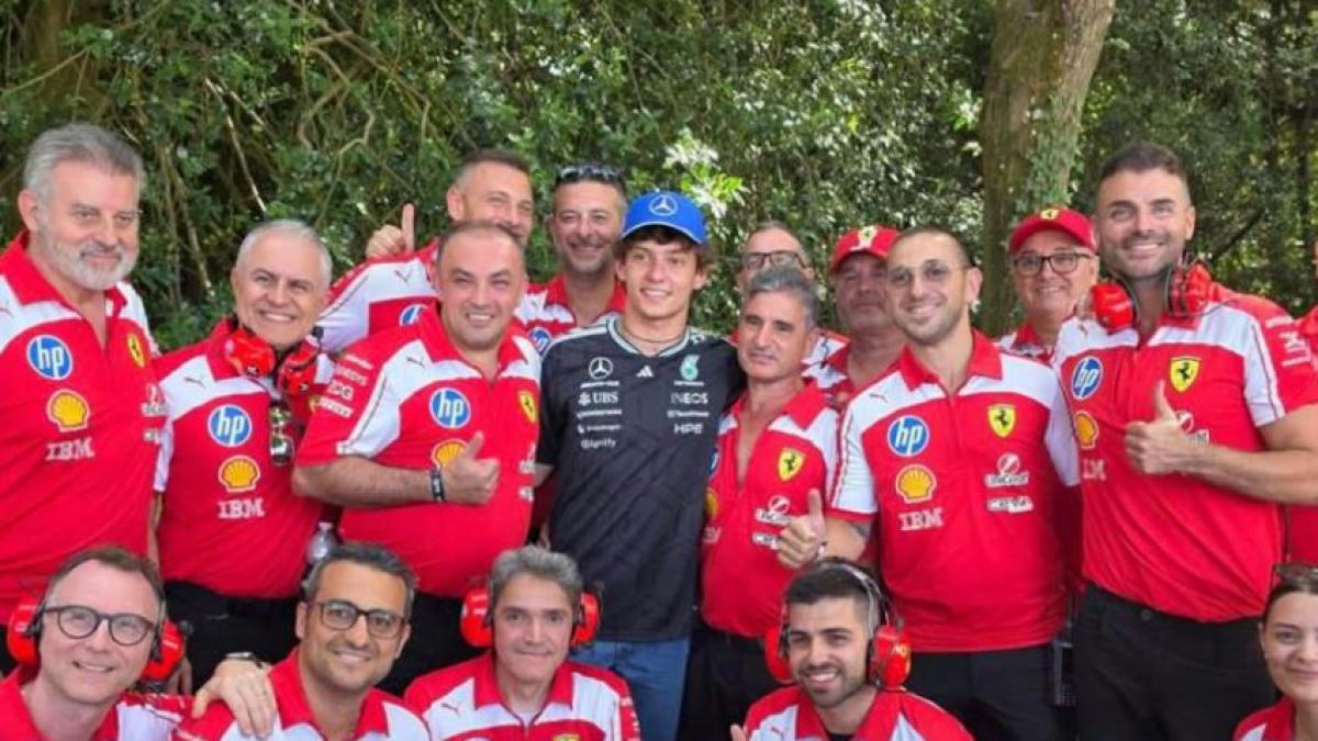 kimi antonelli e la foto con tifosi ferrari molto speciali e la mercedes ci scherza su da Gazzetta.it kimi antonelli e la foto con tifosi ferrari molto speciali e la mercedes ci scherza su
