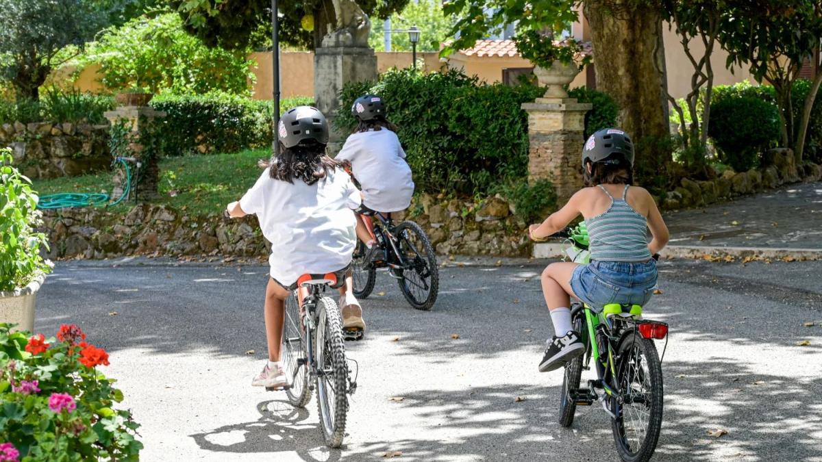 la legacy del giro d italia a roma donate 35 bici a bambini e famiglie in difficolt224 da Gazzetta.it la legacy del giro d italia a roma donate 35 bici a bambini e famiglie in difficolt224