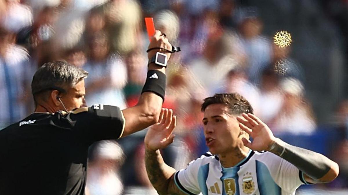 enzo fernandez rovina un gran mondiale espulso l argentina in 10 nei supplementari da Gazzetta.it enzo fernandez rovina un gran mondiale espulso l argentina in 10 nei supplementari