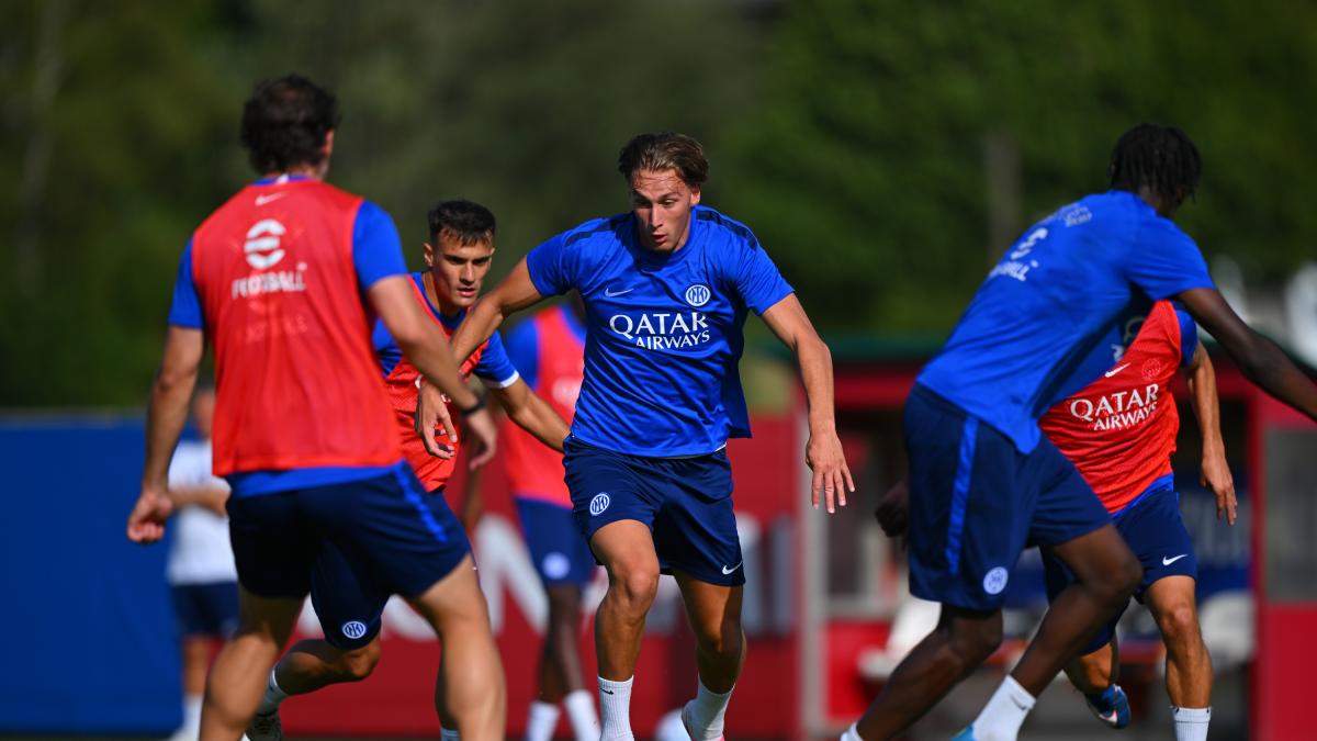 Dal mantra "qualità" al "chi perde... pallonate": dentro il metodo Chivu in ritiro