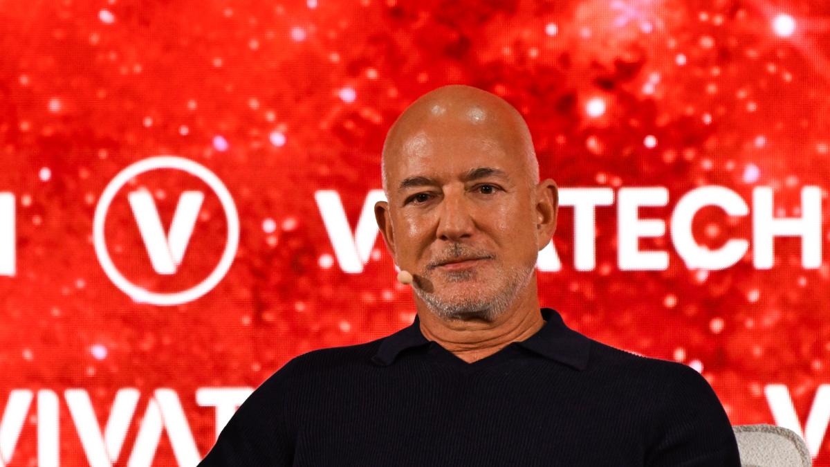 jeff bezos punta alla premier cos236 pu242 arrivare a prendere il 30 del liverpool poi da Gazzetta.it jeff bezos punta alla premier cos236 pu242 arrivare a prendere il 30 del liverpool poi