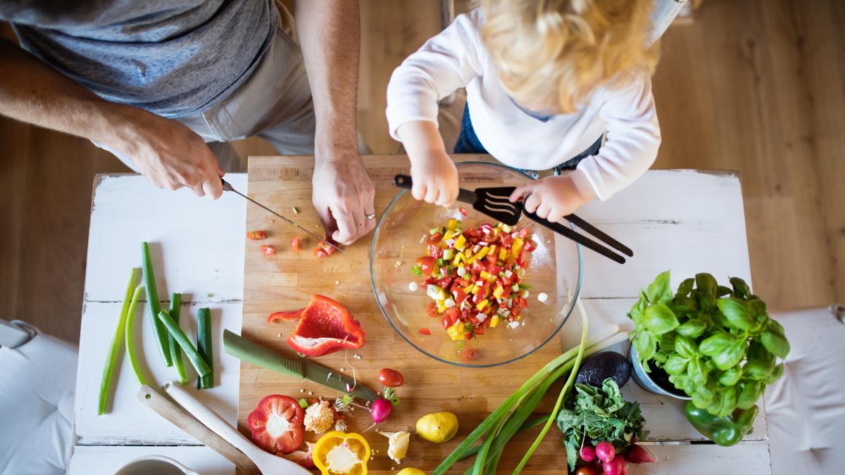 Cosa dare da mangiare ai bambini quando fa molto caldo secondo gli esperti