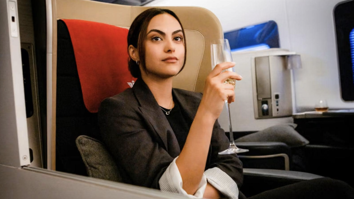 upgraded amore arte e bugie in prima visione su rai 1 il film con camila mendes da Gazzetta.it upgraded amore arte e bugie in prima visione su rai 1 il film con camila mendes