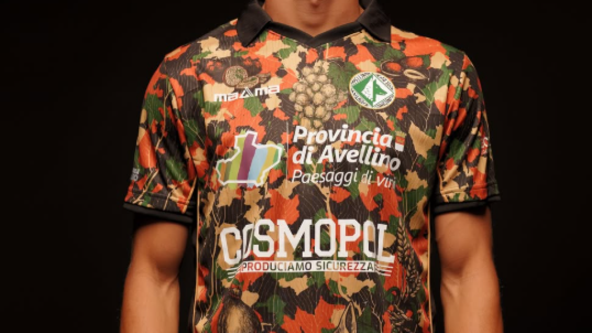 Dalle nocciole al caciocavallo sulla maglia: l'Avellino in Coppa omaggia l'Irpinia, ma i tifosi...