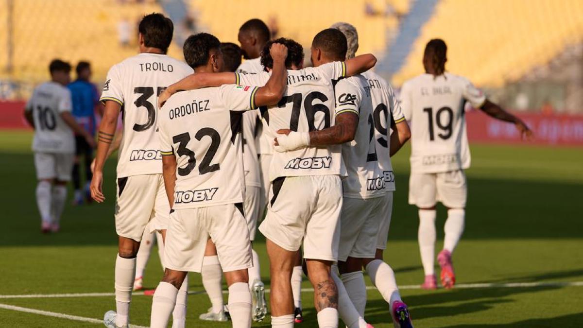 il parma vince e scopre lontani avanti anche il cagliari da Gazzetta.it il parma vince e scopre lontani avanti anche il cagliari