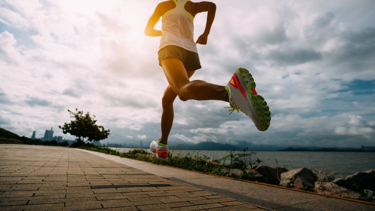 Perché la scienza boccia i beveroni concentrati per i runner estivi