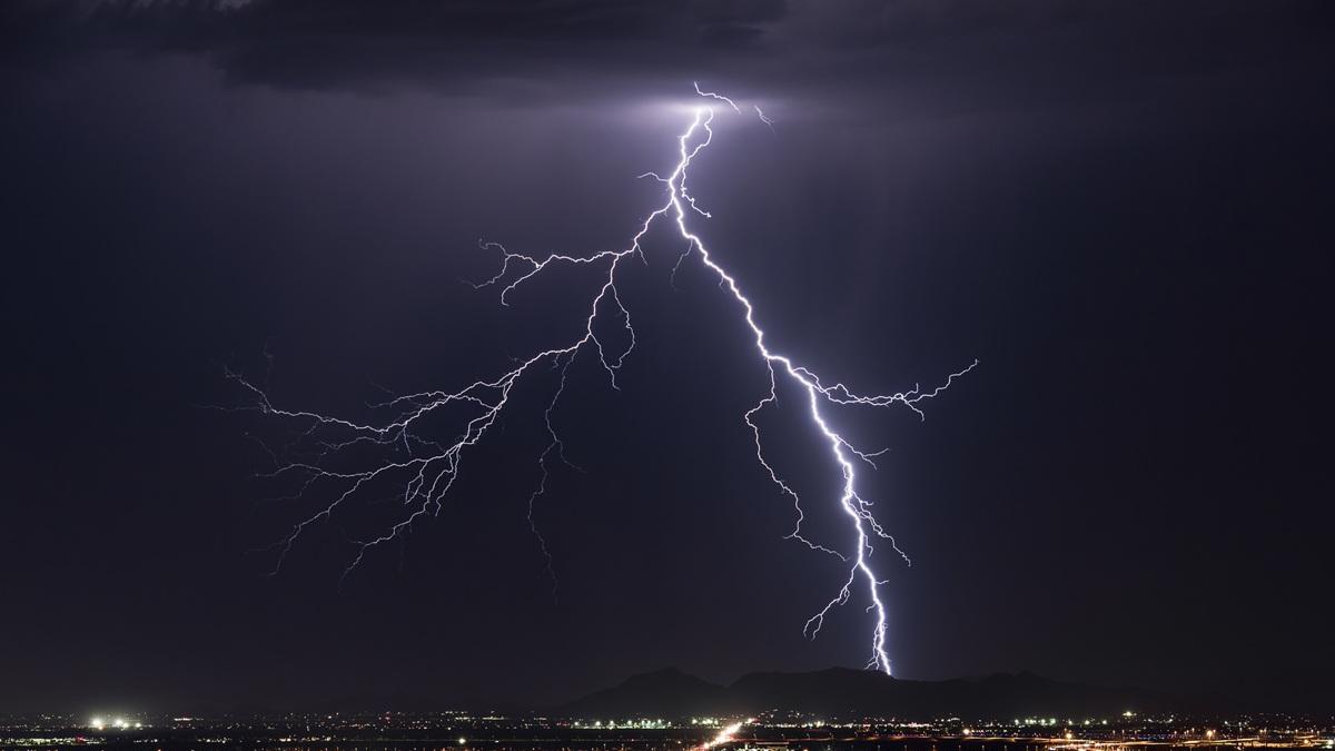 attenzione ai fulmini anche a ciel sereno il vademecum per evitare rischi da Gazzetta.it attenzione ai fulmini anche a ciel sereno il vademecum per evitare rischi
