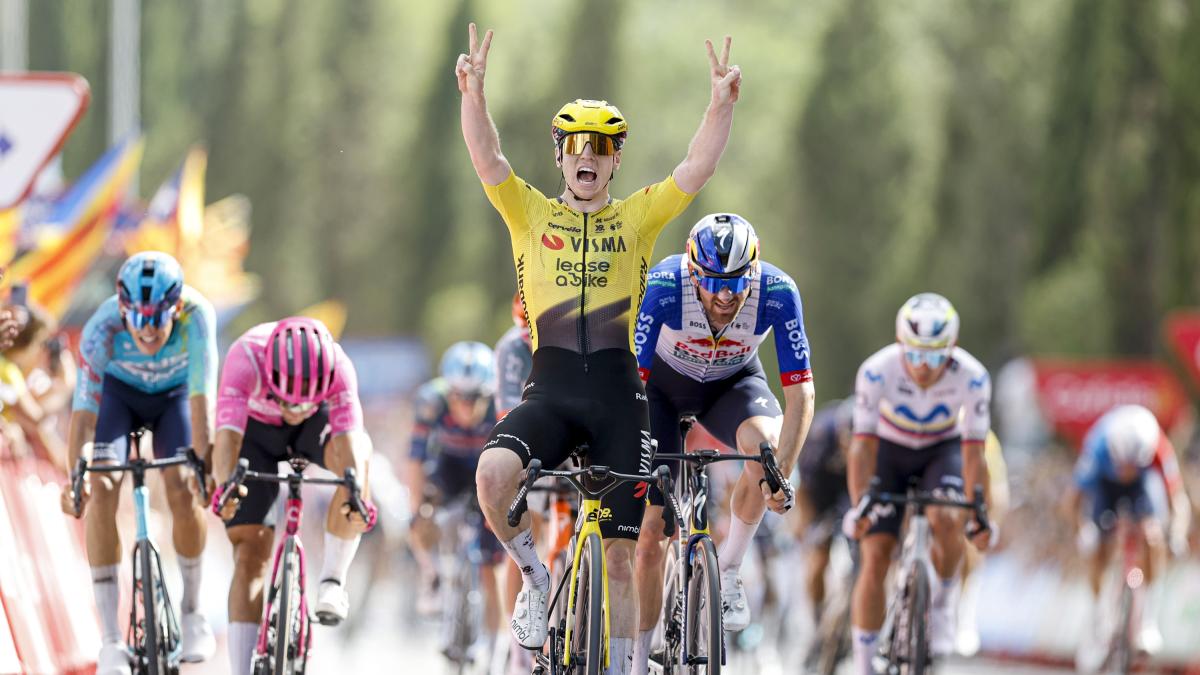 vuelta brennan cala il bis in volata a roquetes pogacar sempre in maglia rossa da Gazzetta.it vuelta brennan cala il bis in volata a roquetes pogacar sempre in maglia rossa